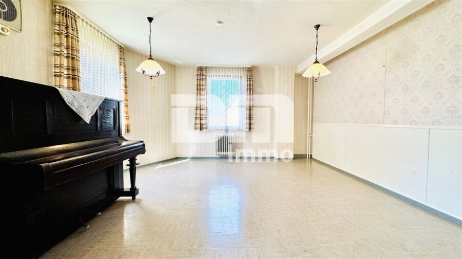 Großer Dreiseithof mit 2 bis 3 Wohneinheiten, 3 Nebengebäuden + großem Grundstück - EG Gebäudeteil 1 / ehemaliger Gastraum